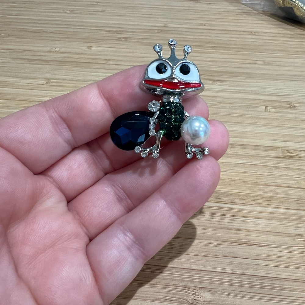 Whimsical Frog Brooch with Pearl & Rhinestones – New